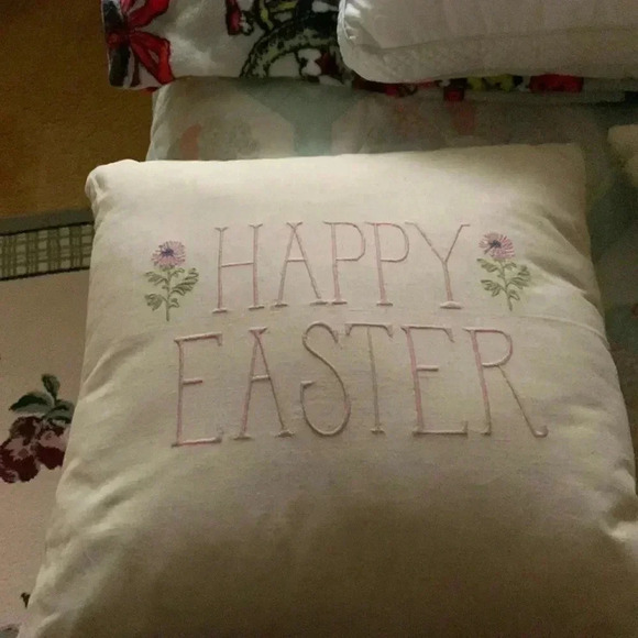Easter Pillow - Picture 1 of 2